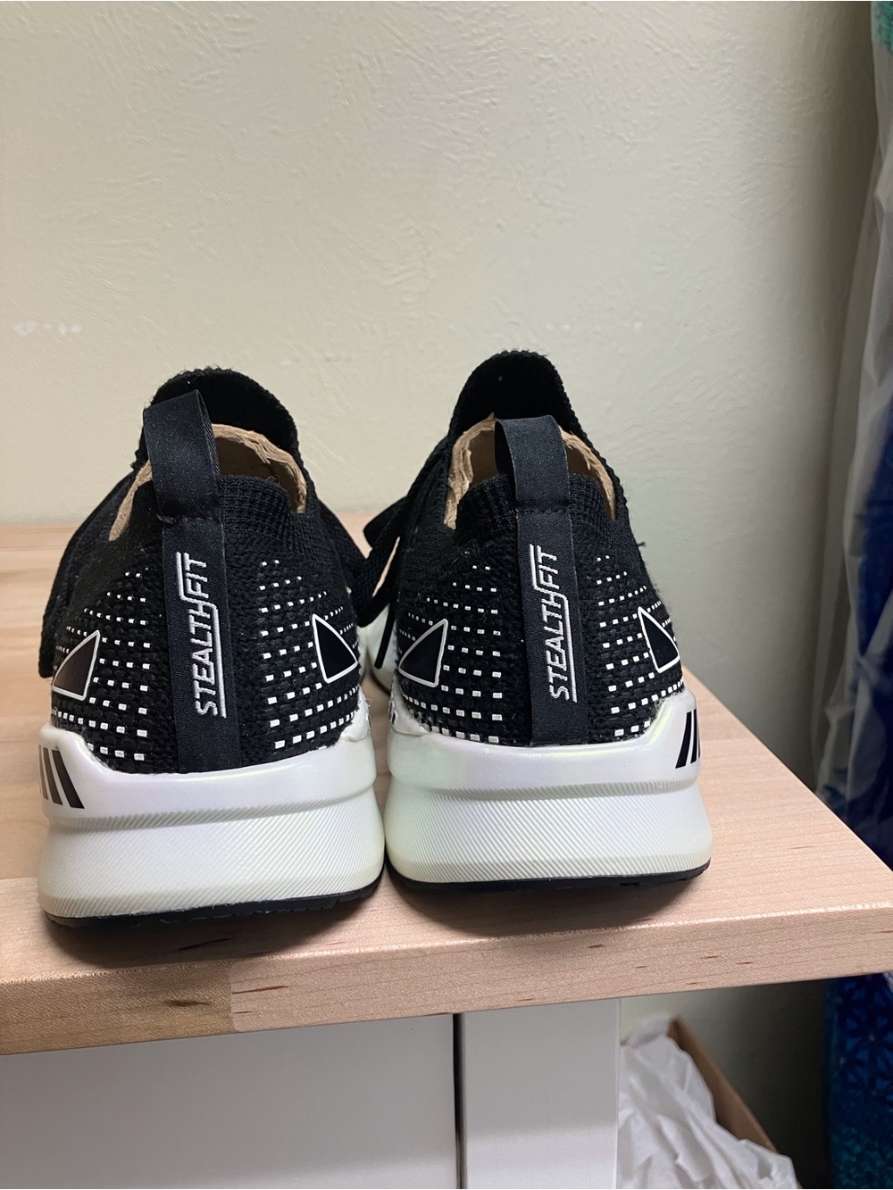 Brooks Levitate GTS Women's Black and White Running Shoes - Picture 3 of 12